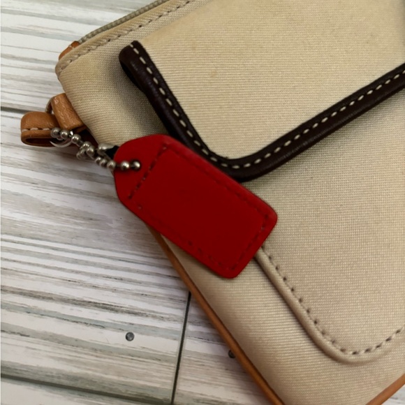 Coach wristlet - Picture 7 of 9